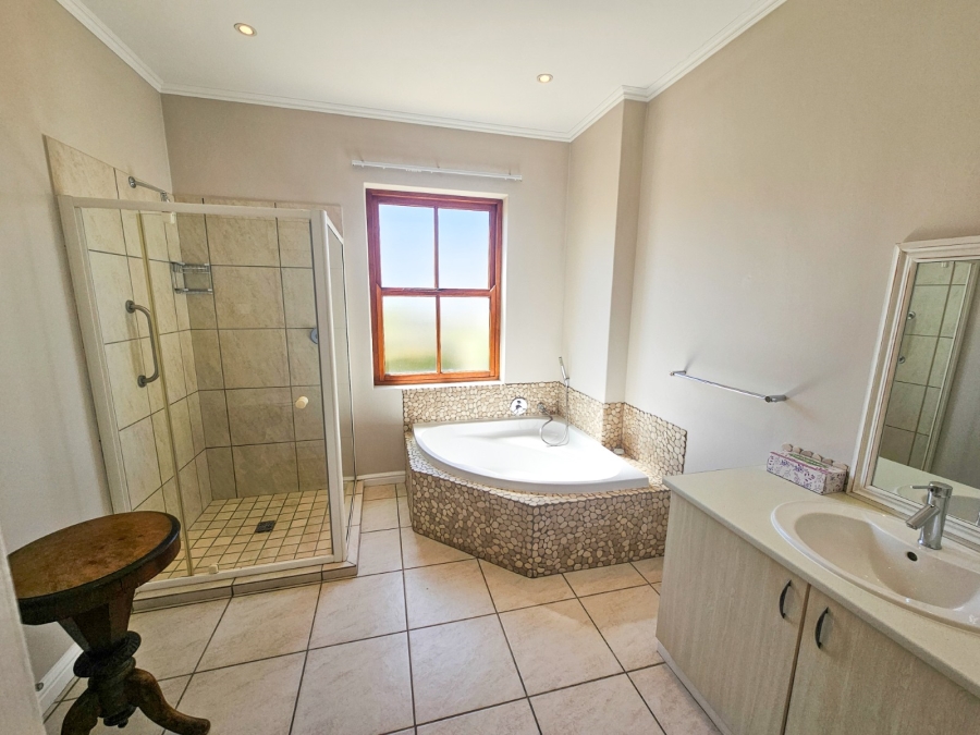 2 Bedroom Property for Sale in Whale Rock Gardens Western Cape